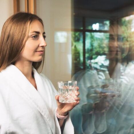 Czym jest floating yoga i dlaczego zyskuje popularność?